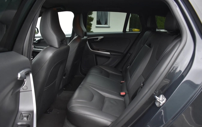 Volvo V60 Cross Country cena 79900 przebieg: 210000, rok produkcji 2017 z Prószków małe 781